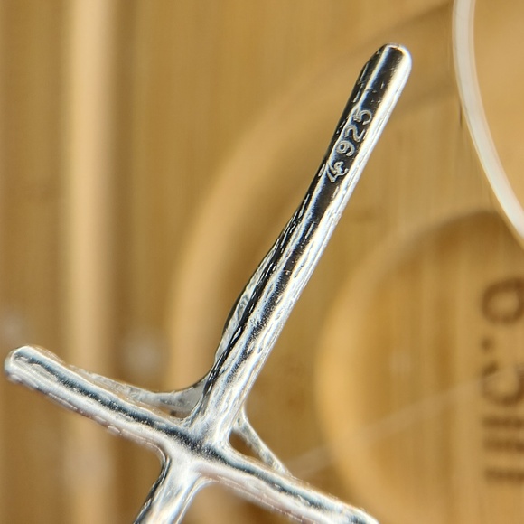 NWT Sterling Silver 925 Cross Pendant with 925 Chain - Picture 3 of 4